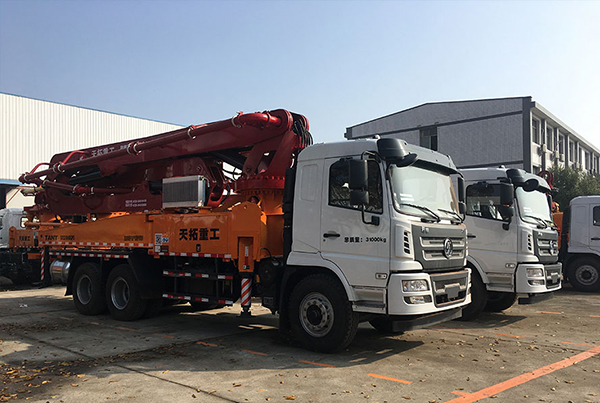 35米小型混凝土泵车
